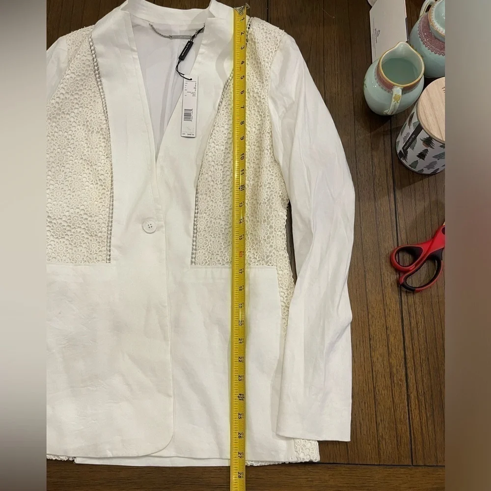 Elie Tahari Women’s Linen Blazer, White with cream crochet, NWT, Size 2 crisp